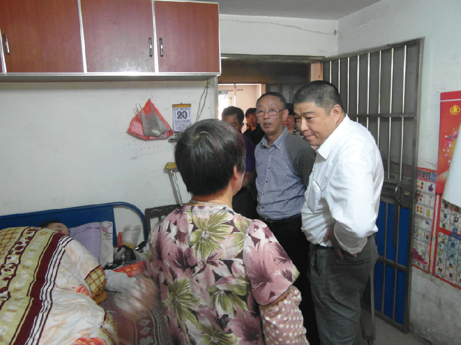 泰州市残联走访慰问我市残困户.gif